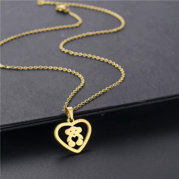 Collar corazón oso