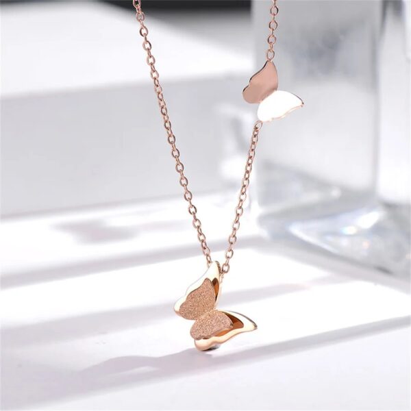 Collar mariposa doble - Imagen 3