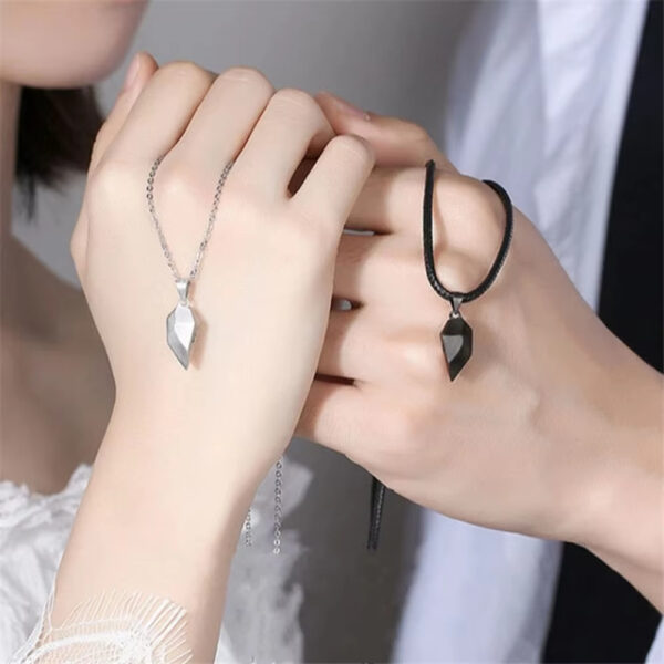 Collar dúo corazón con imán - Imagen 5