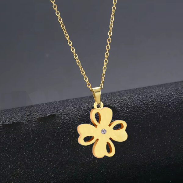 Collar trebol de 4 hojas